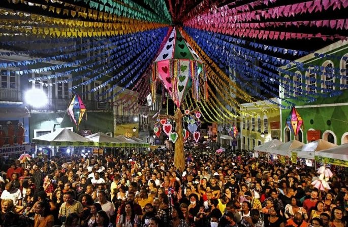 Sábado de São João em Salvador: O Roteiro Perfeito para Curtir a Noite Mais Quente do Ano